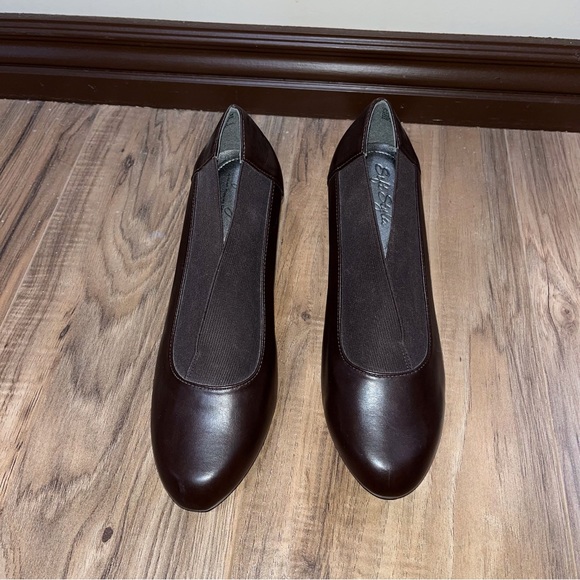 Soft Style Heels - Picture 3 of 8